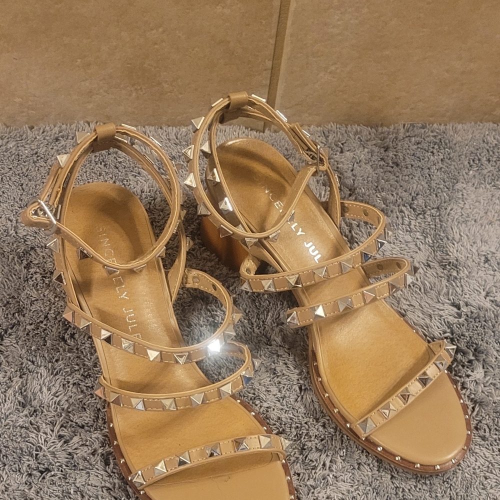 Sandals - Picture 5 of 6